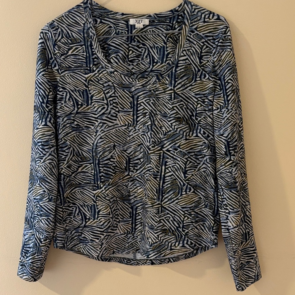 NIC+ZOE Blue and White Long-Sleeve Printed Tee